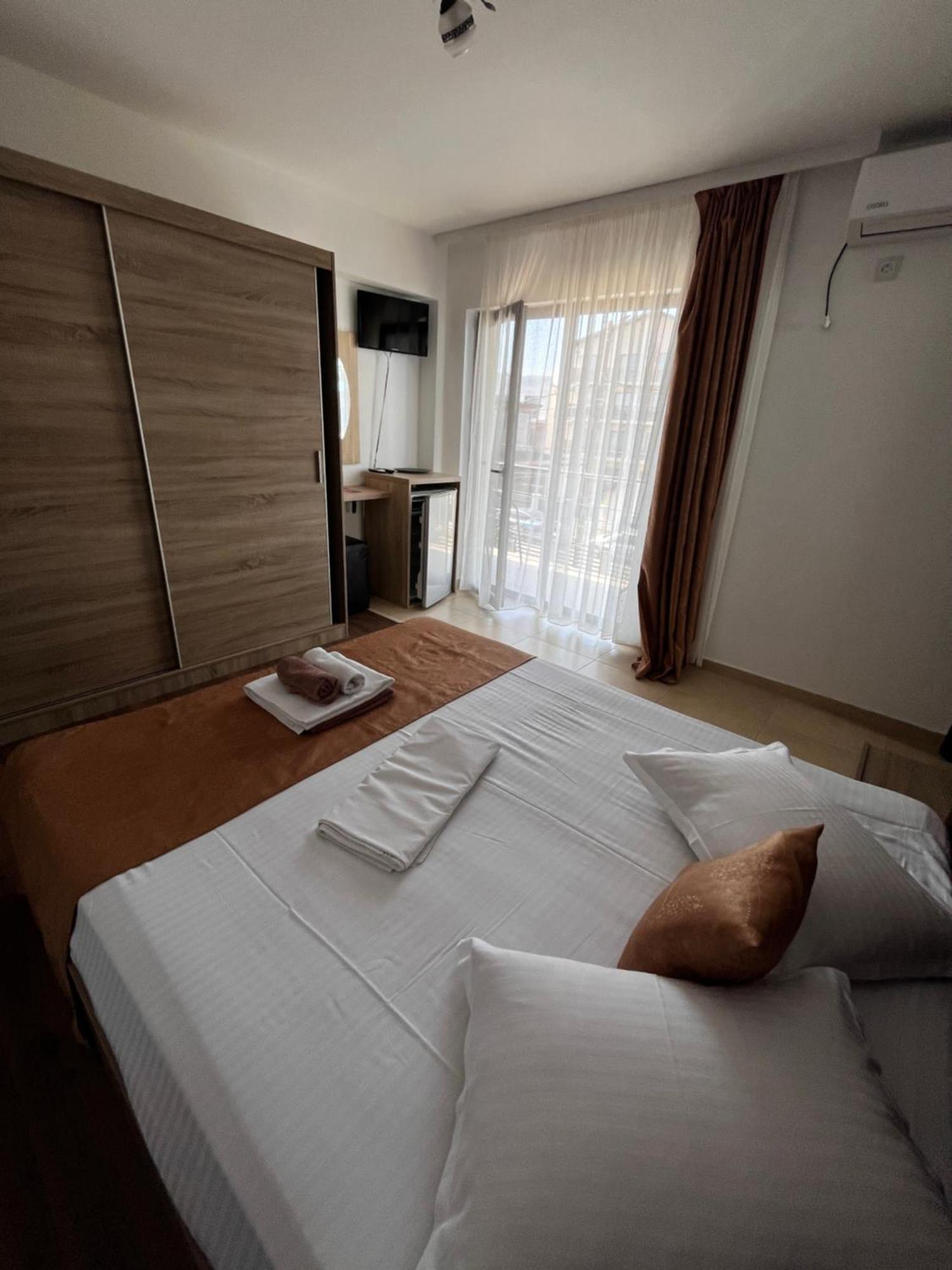 Hotel Elegance Costinesti Esterno foto