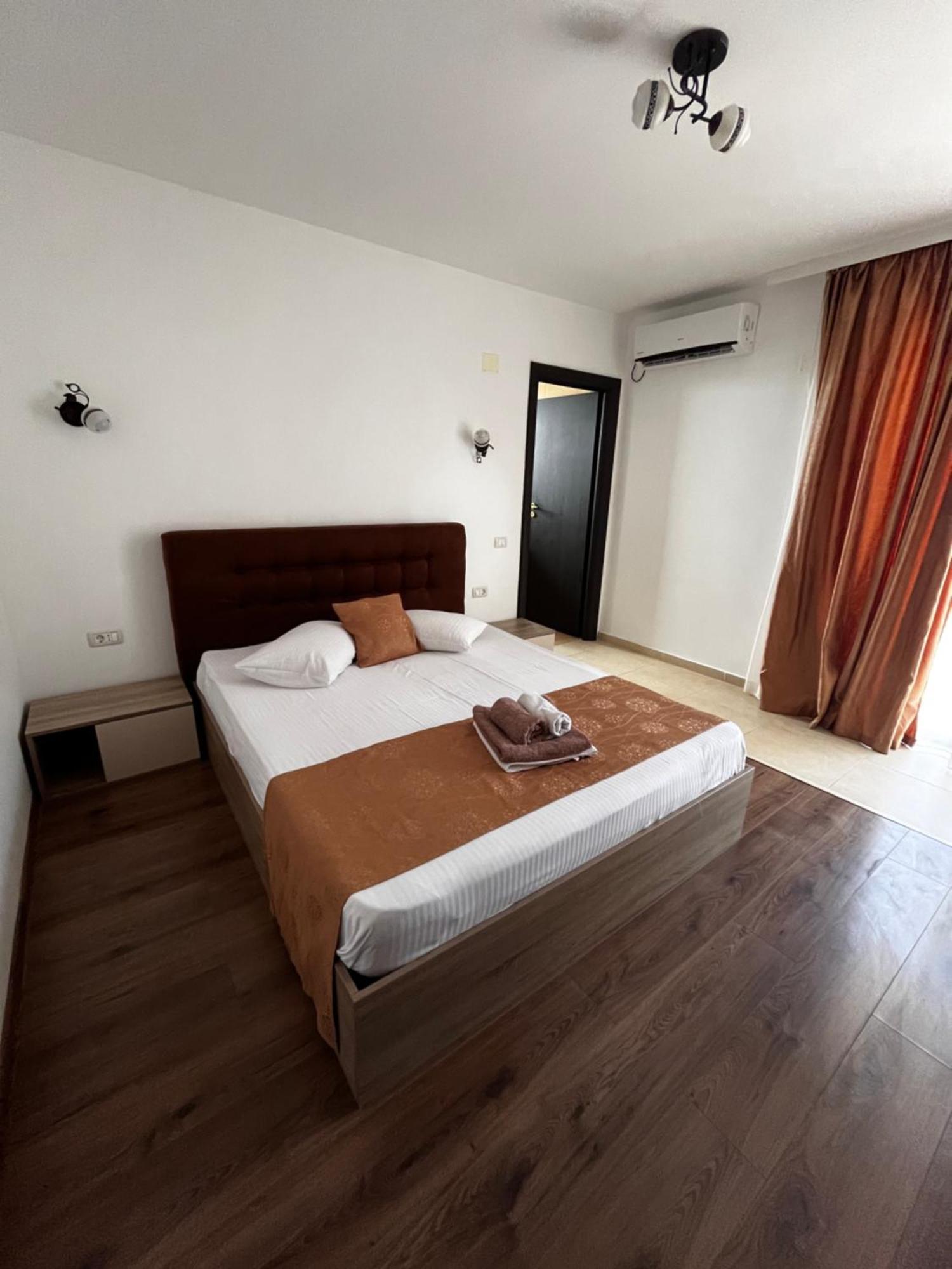 Hotel Elegance Costinesti Esterno foto